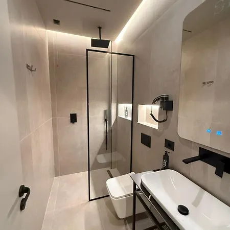 Hotel South