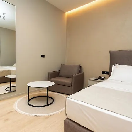 Hotel South 4*